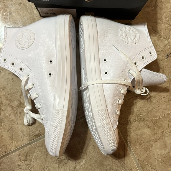 NWT Converse hi-top white leather size 10.5 women’s/8.5 men’s - Picture 3 of 5
